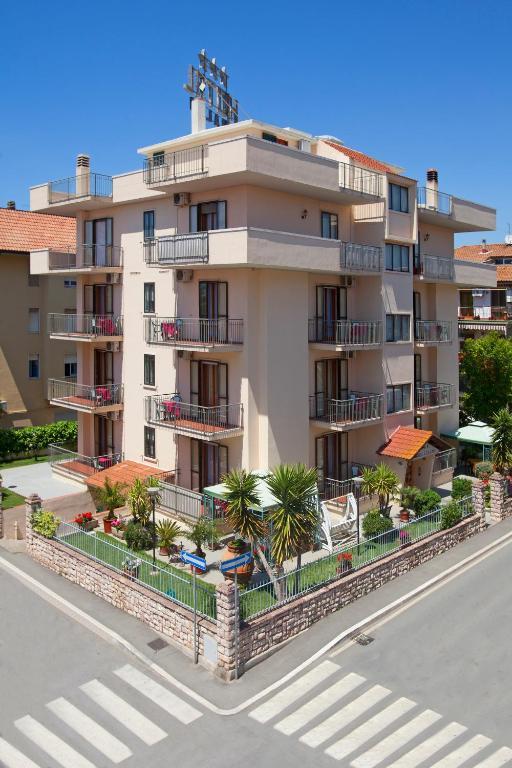 Hotel Corallo Albinia Exterior foto